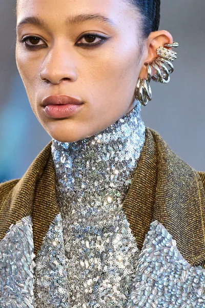 Look 19
